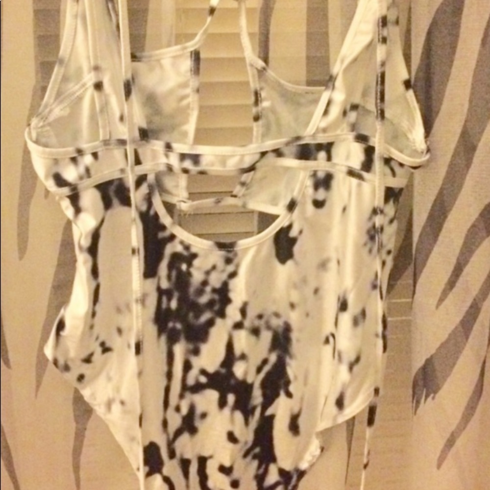 🌼 Black & white SEXY one piece swimsuit☀️🌼